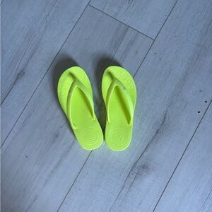 Fitflop kids flip flops size 13 new